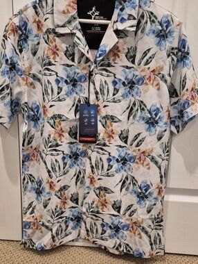 Point Zero White Short-Sleeve Floral Button-Down with Blue and Tan Blooms